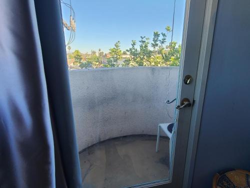 View, Guest Room in Sherman Oaks with private bathroom and balcony in Sherman Oaks View, Guest Room in Sherman Oaks with private bathroom and balcony in Sherman Oaks