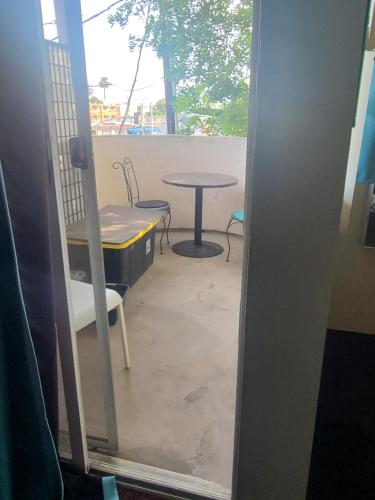 Balkon/teras, Guest Room in Sherman Oaks with private bathroom and balcony in Sherman Oaks Balkon/teras, Guest Room in Sherman Oaks with private bathroom and balcony in Sherman Oaks