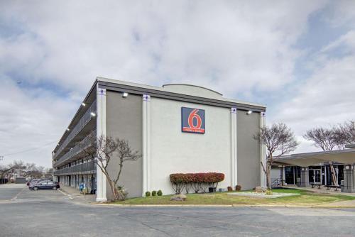 Exterior view, Studio 6 Mesquite, TX – Town East in Mesquite Exterior view, Studio 6 Mesquite, TX – Town East in Mesquite