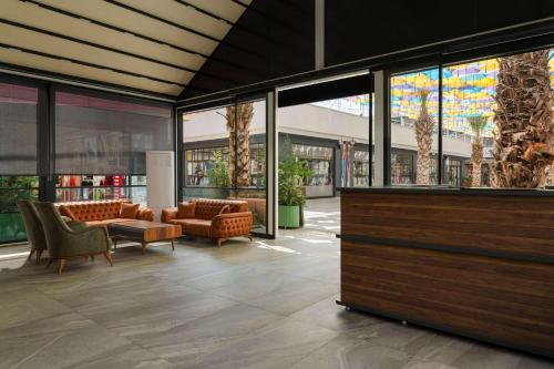 Фойє, Days Inn by Wyndham Alanya in Konakli Фойє, Days Inn by Wyndham Alanya in Konakli