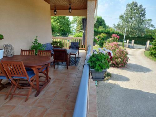 Aux Trois Muriers in Villeneuve-sur-Lot Aux Trois Muriers in Villeneuve-sur-Lot
