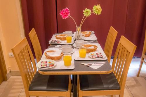 Food and beverages, Audran Hotel in 18th - Sacre Coeur - Montmartre Food and beverages, Audran Hotel in 18th - Sacre Coeur - Montmartre