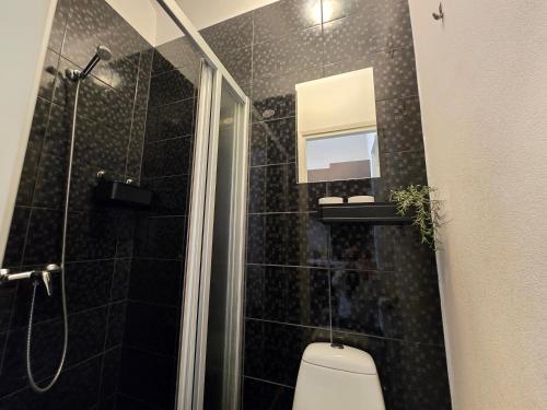One-Bedroom Apartment image 8