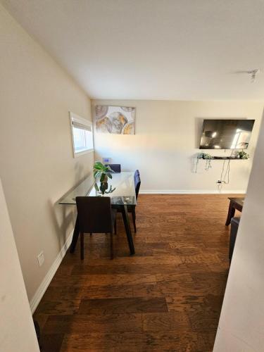 Spacious 2-bedroom ground floor unit near beach in Cobourg (ON) Spacious 2-bedroom ground floor unit near beach in Cobourg (ON)