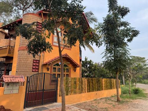 EcoMinimalist Home by the River in Srirangapatna EcoMinimalist Home by the River in Srirangapatna
