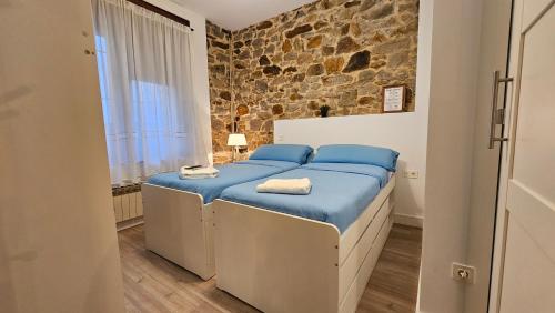 Ágy, TUUL ETXEA, Habitación en caserío a 8km de Bilbao, Baño compartido (TUUL ETXEA, Habitacion en caserio a 8km de Bilbao, Bano compartido) in Galdakao Ágy, TUUL ETXEA, Habitación en caserío a 8km de Bilbao, Baño compartido (TUUL ETXEA, Habitacion en caserio a 8km de Bilbao, Bano compartido) in Galdakao