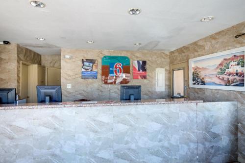 ردهة, Motel 6 Santa Fe, NM - Downtown in مركز مدينة سانتا في ردهة, Motel 6 Santa Fe, NM - Downtown in مركز مدينة سانتا في