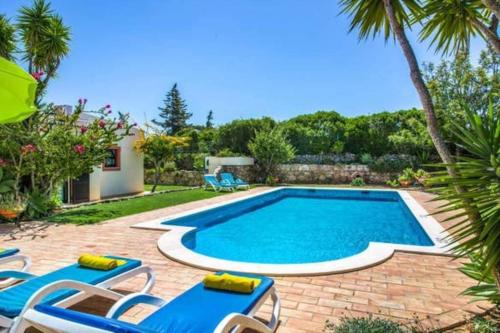 Piscina, NEW! Amazing 3 bedroom Villa in Carvoeiro! in Carvoeiro City Center Piscina, NEW! Amazing 3 bedroom Villa in Carvoeiro! in Carvoeiro City Center