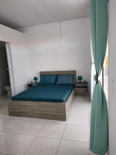 Coin tranquille avec vue panoramique et piscine in Sainte Anne Coin tranquille avec vue panoramique et piscine in Sainte Anne