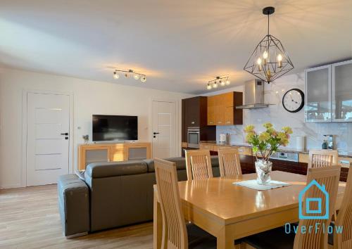 City Break- Spacious Apartment with Jacuzzi- Tranquil Escape 15 Minutes to the Sea and City Center in Borkowo Lostowickie City Break- Spacious Apartment with Jacuzzi- Tranquil Escape 15 Minutes to the Sea and City Center in Borkowo Lostowickie