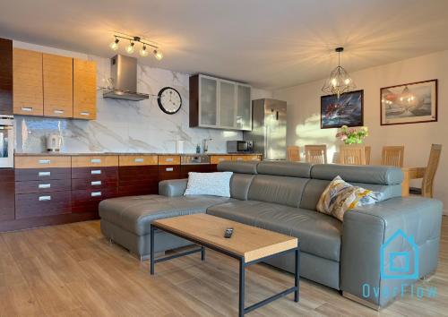 City Break- Spacious Apartment with Jacuzzi- Tranquil Escape 15 Minutes to the Sea and City Center in Borkowo Lostowickie City Break- Spacious Apartment with Jacuzzi- Tranquil Escape 15 Minutes to the Sea and City Center in Borkowo Lostowickie