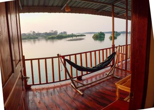 balkong/terrass, DODAND Studio & Sunset Riverside Guesthouse in Muang Khong balkong/terrass, DODAND Studio & Sunset Riverside Guesthouse in Muang Khong