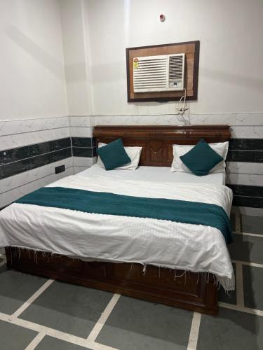 Happy star hotel in Kundli Happy star hotel in Kundli