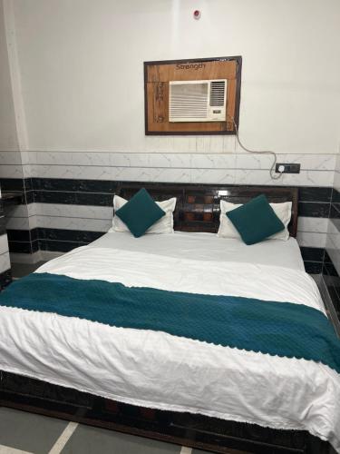 Happy star hotel in Kundli Happy star hotel in Kundli