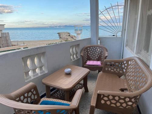 ระเบียง/ชานเรือน, bright and comfortable apartment with sea view in เลคราม ระเบียง/ชานเรือน, bright and comfortable apartment with sea view in เลคราม