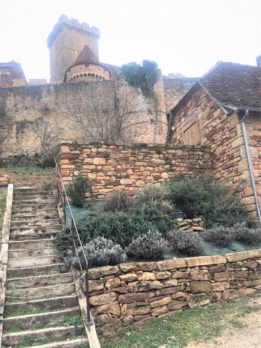 Maison de tuiles au pieds du château de Castelnau (Maison de tuiles au pieds du chateau de Castelnau) in 布雷特努 Maison de tuiles au pieds du château de Castelnau (Maison de tuiles au pieds du chateau de Castelnau) in 布雷特努