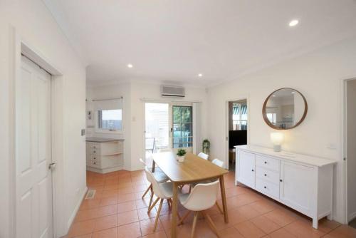Spacious Balwyn Villa in great location in Balwyn Spacious Balwyn Villa in great location in Balwyn