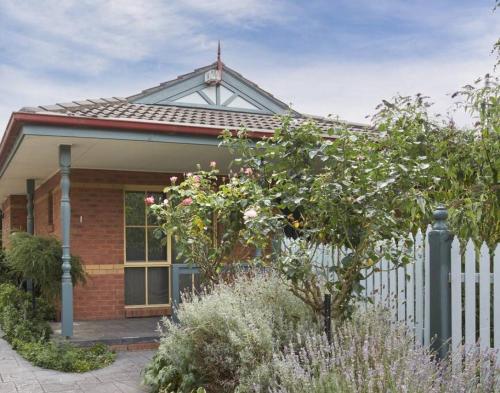 Spacious Balwyn Villa in great location in Balwyn Spacious Balwyn Villa in great location in Balwyn