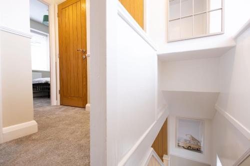 Bath Bliss Retreat - 7 Bedroom House in Twerton Bath Bliss Retreat - 7 Bedroom House in Twerton