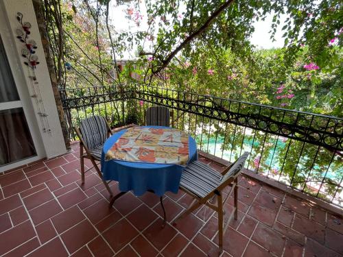 Балкон, Triplex Villa with private Pool and Garden in Омурка Балкон, Triplex Villa with private Pool and Garden in Омурка