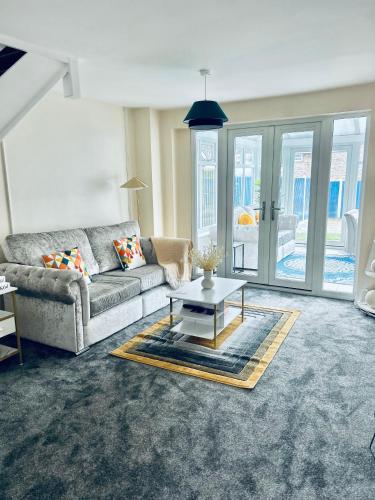 Spacious 3BR Home in Colchester, with Private Parking in Maypole Spacious 3BR Home in Colchester, with Private Parking in Maypole