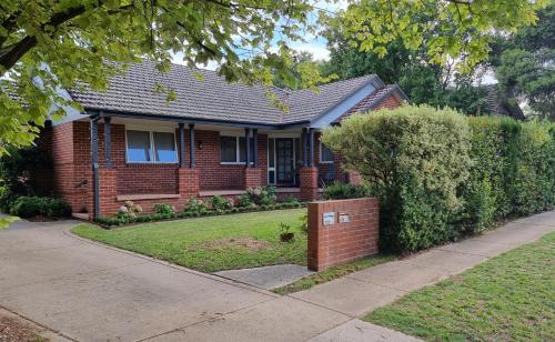 Canberra Ainslie Guesthouse in Majura Canberra Ainslie Guesthouse in Majura