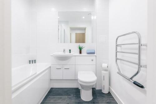 Baño, Redhill Nobel -Modern Central 2 Bedroom Apartment in Reigate Baño, Redhill Nobel -Modern Central 2 Bedroom Apartment in Reigate