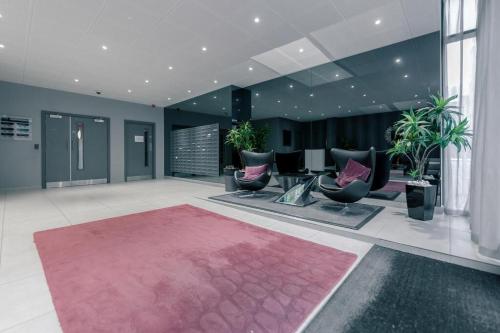 Entrada, Redhill Nobel -Modern Central 2 Bedroom Apartment in Reigate Entrada, Redhill Nobel -Modern Central 2 Bedroom Apartment in Reigate