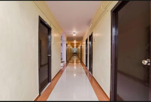 HM hotel in รธินา สพาปาธี ปุรัม HM hotel in รธินา สพาปาธี ปุรัม
