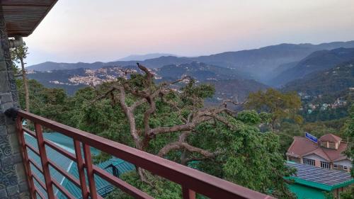 beranda/teres, The Hostelers Homestay Shiimla - Near HPU, Bypass Crossing, ISBT and Advance Study in Shimla beranda/teres, The Hostelers Homestay Shiimla - Near HPU, Bypass Crossing, ISBT and Advance Study in Shimla