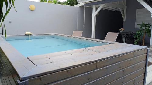 TI alizés - 2 ch - piscine privée (TI alizes - 2 ch - piscine privee) in Le Moule TI alizés - 2 ch - piscine privée (TI alizes - 2 ch - piscine privee) in Le Moule