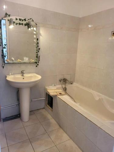 Bathroom, Appartement confortable a Sainte-Rose avec jardin et terrasse in Sainte Rose Bathroom, Appartement confortable a Sainte-Rose avec jardin et terrasse in Sainte Rose