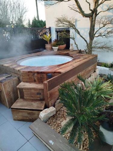 Hot tub, Gite Les Galins in Lux Hot tub, Gite Les Galins in Lux
