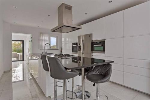 Konyha, The Beautiful White Villa in Kortenberg Konyha, The Beautiful White Villa in Kortenberg