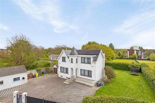 A szálláshely kívülről, The Beautiful White House in Kortenberg A szálláshely kívülről, The Beautiful White House in Kortenberg