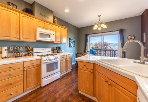 West Sail 30 Day Minimum in هود ريفر West Sail 30 Day Minimum in هود ريفر