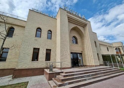 Фасада на хотела, Hotel Khanaka in Turkistan Фасада на хотела, Hotel Khanaka in Turkistan