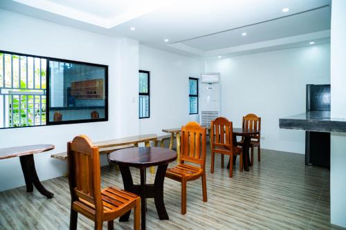 Kitchen, RedDoorz @ Guanzons Homestay in Del Carmen Kitchen, RedDoorz @ Guanzons Homestay in Del Carmen