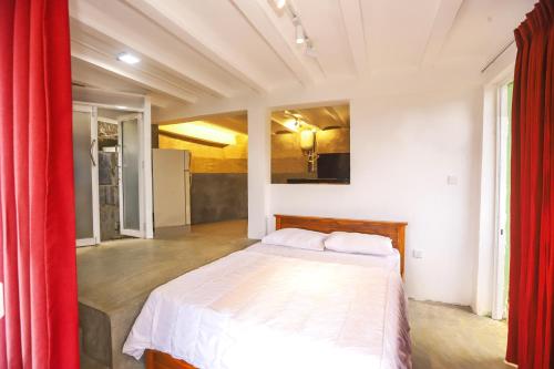 Wild Flower Waterfall Villa in ปุนดาลัวยา Wild Flower Waterfall Villa in ปุนดาลัวยา