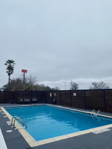 Swimming pool, Hotel 10 Extended Stay in New Orleans (LA) Swimming pool, Hotel 10 Extended Stay in New Orleans (LA)