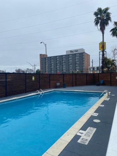 Kilátás, Hotel 10 Extended Stay in New Orleans (Louisiana) Kilátás, Hotel 10 Extended Stay in New Orleans (Louisiana)