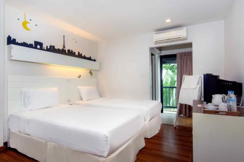 The Phoenix Hotel Bangkok near Debsirin Romklao School The Phoenix Hotel Bangkok near Debsirin Romklao School