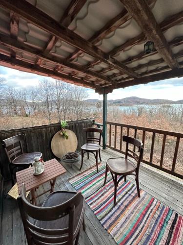 Traditional Wooden Apartment in 코우초디모스 Traditional Wooden Apartment in 코우초디모스