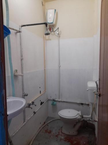 Bathroom, Old building Hotel Mahamaya Palace in Bakkhali Bathroom, Old building Hotel Mahamaya Palace in Bakkhali