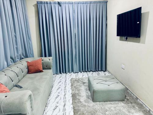 sala de TV, Truzt Inn Cozy Ensuite Rooms in Kumasi sala de TV, Truzt Inn Cozy Ensuite Rooms in Kumasi