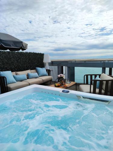 Balcony/terrace, Royal Antibes - Luxury Hotel, Residence, Beach & Spa in Antibes Balcony/terrace, Royal Antibes - Luxury Hotel, Residence, Beach & Spa in Antibes