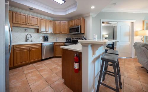 Phoenix on the Bay 1411 condo in Caswell Phoenix on the Bay 1411 condo in Caswell