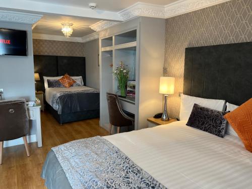 TF Royal Hotel & Theatre in كاستل بار TF Royal Hotel & Theatre in كاستل بار