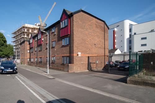 Cosy Modern Flat with Secure Free Parking & Wifi