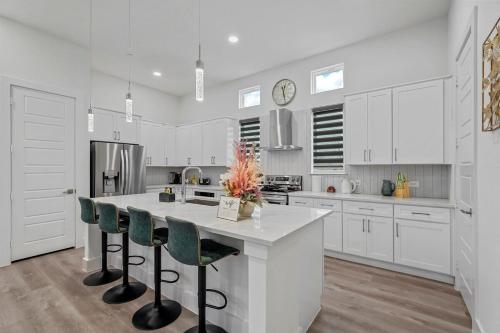 keuken, Pet-Friendly 2BR l Private Baths l Stylish Stay in Love Field vliegveld keuken, Pet-Friendly 2BR l Private Baths l Stylish Stay in Love Field vliegveld